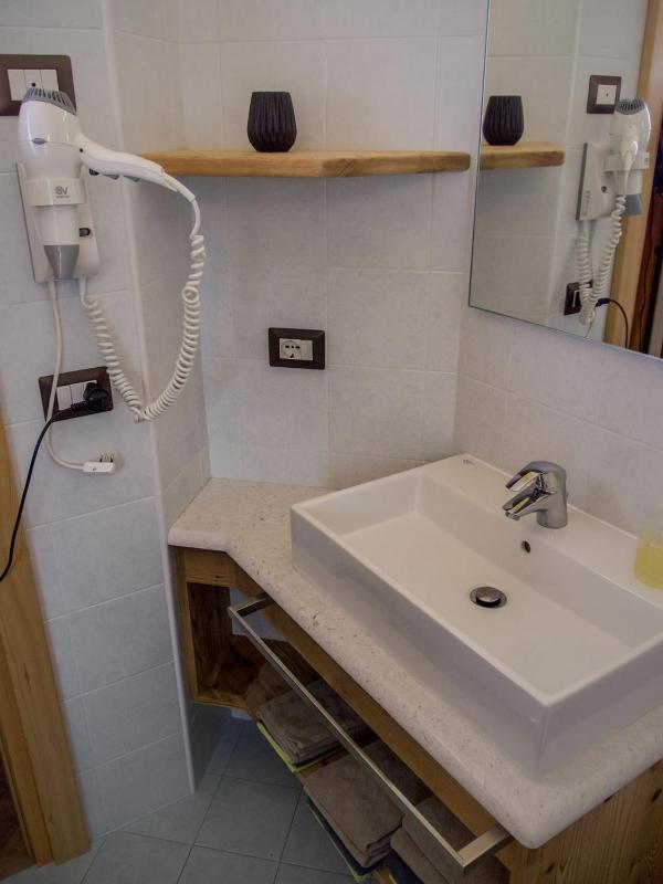 One-Bedroom Apartment image 3