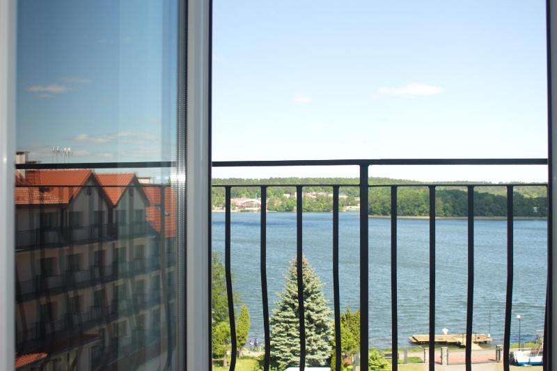 Double or Twin Room with Balcony and Lake View image 3