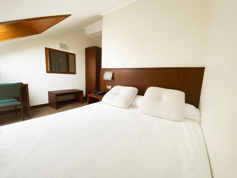 Double Room image 3