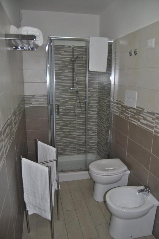 Double Room image 4