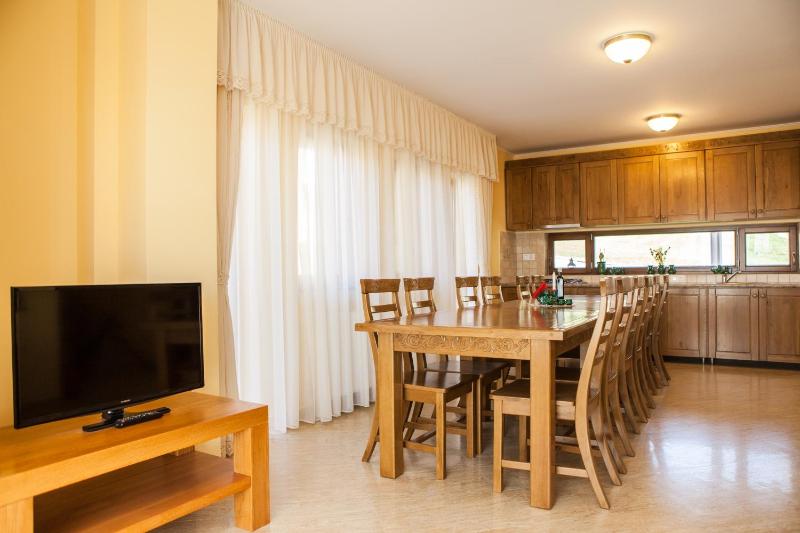 Six-Bedroom House image 3