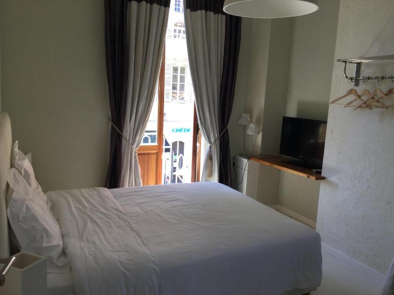 Double Room image 3