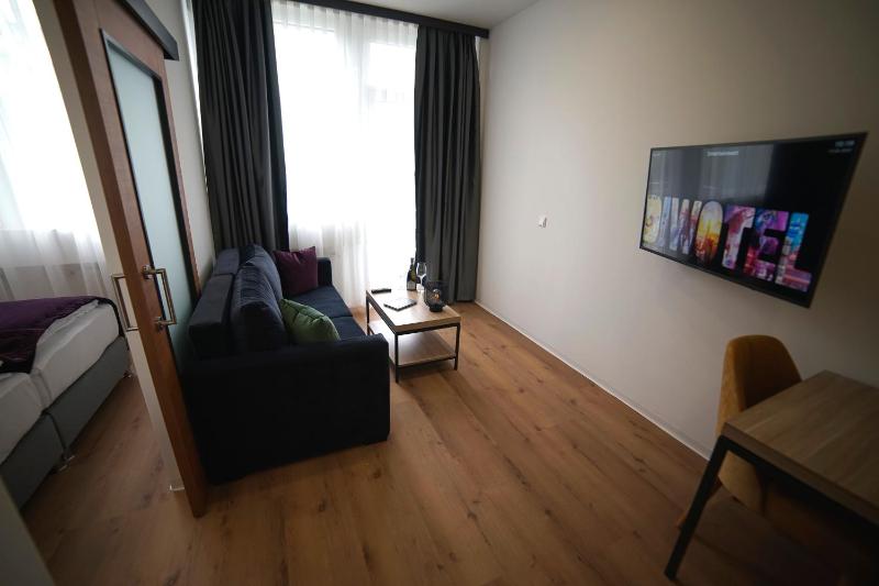 King Room with Balcony image 2