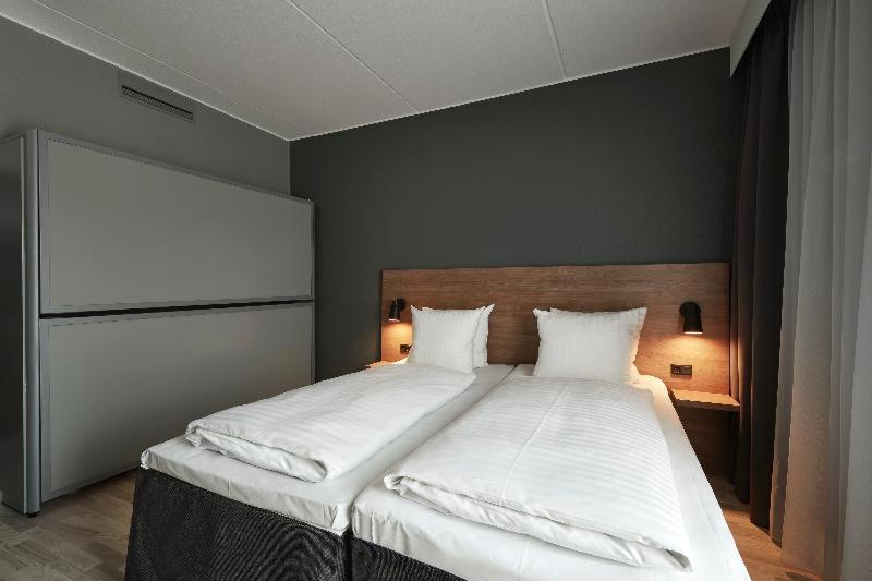 Room #2210671 image 2