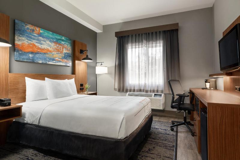 King Room - Non-Smoking image 4