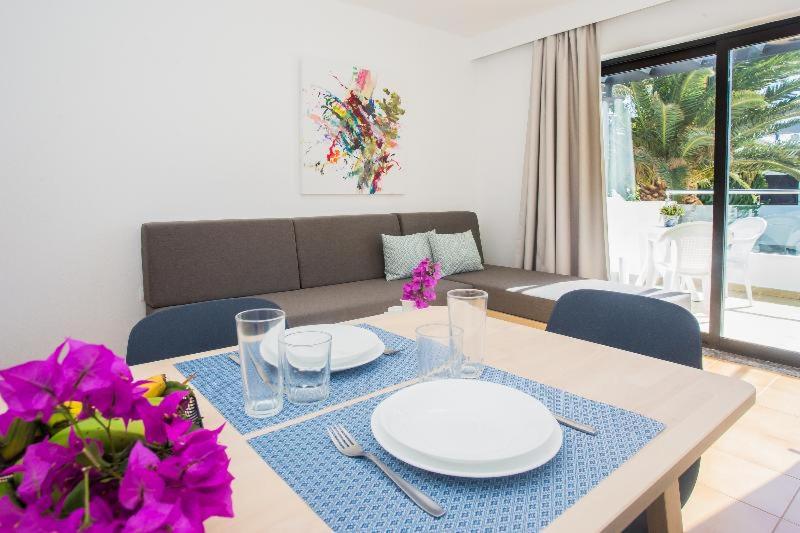 Room #1396826 image 2