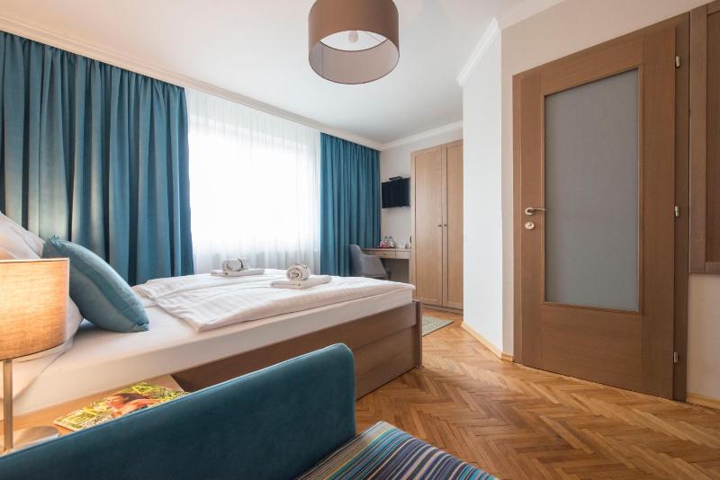 Deluxe Double Room image 3