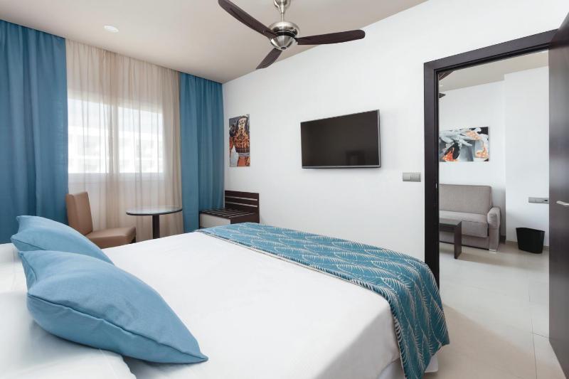 Family Room image 3