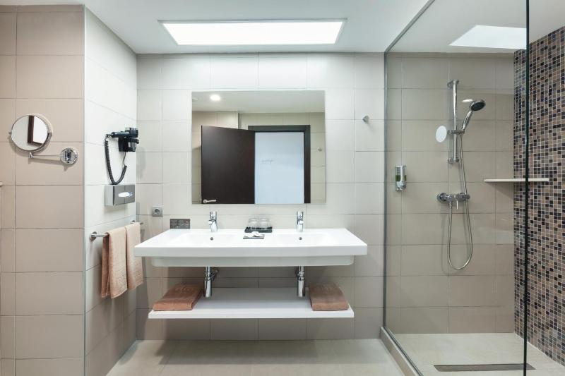 Superior Double Room  with Side Sea View (2 Adults + 1 Child) image 1