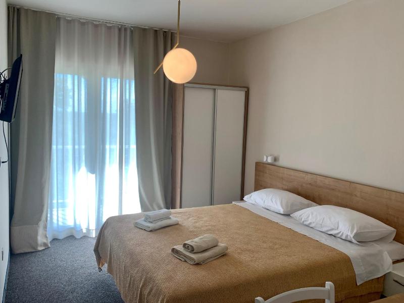 Double Room with Private Bathroom image 1