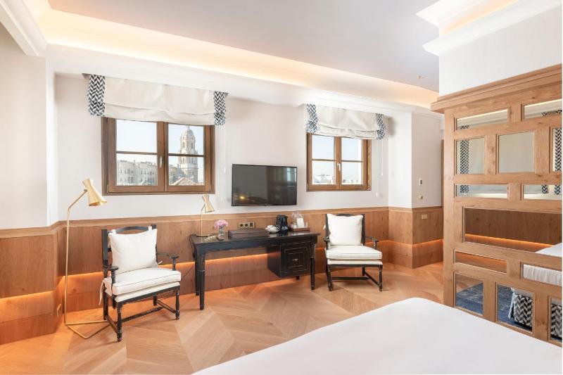 Tower Room  image 3