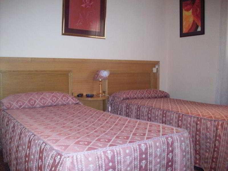 Room #1930107 image 4