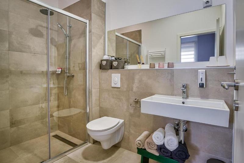 Studio Apartment with Shared Terrace image 2