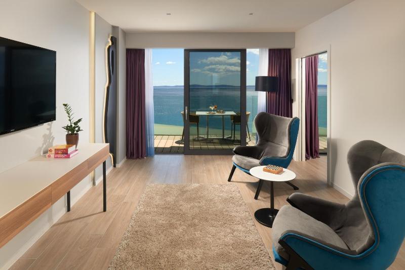Executive Suite image 3