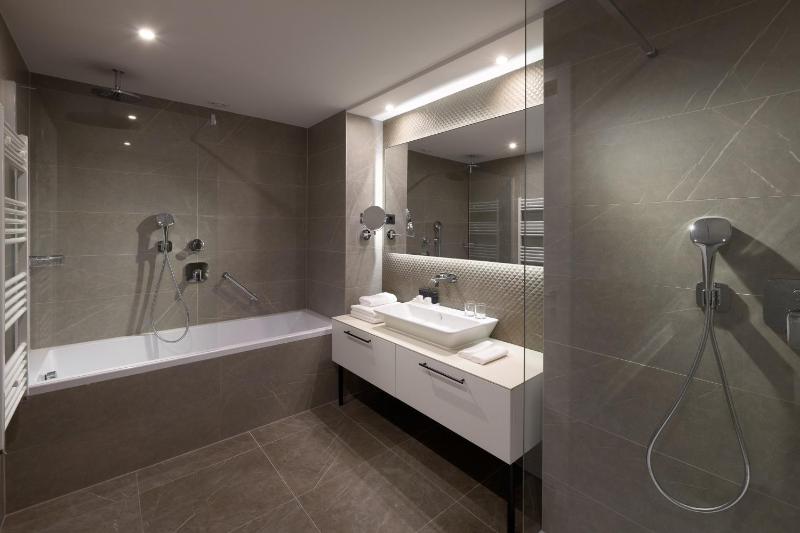 Executive Suite image 4
