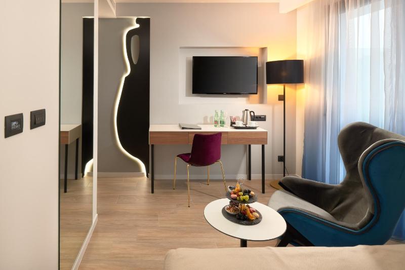 Standard Double or Twin Room image 1