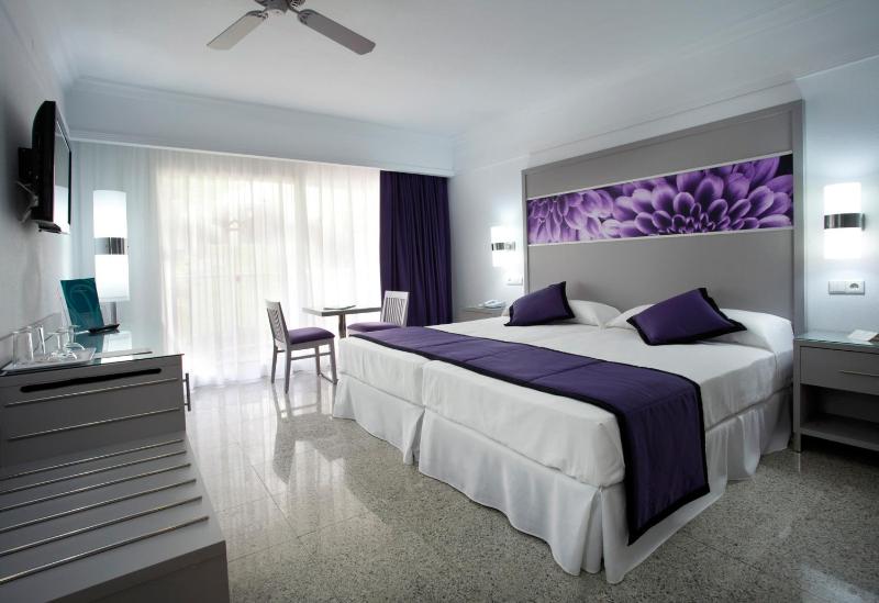 Deluxe Double Room with Side Sea View image 1