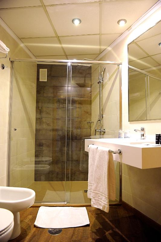 Single Room image 3