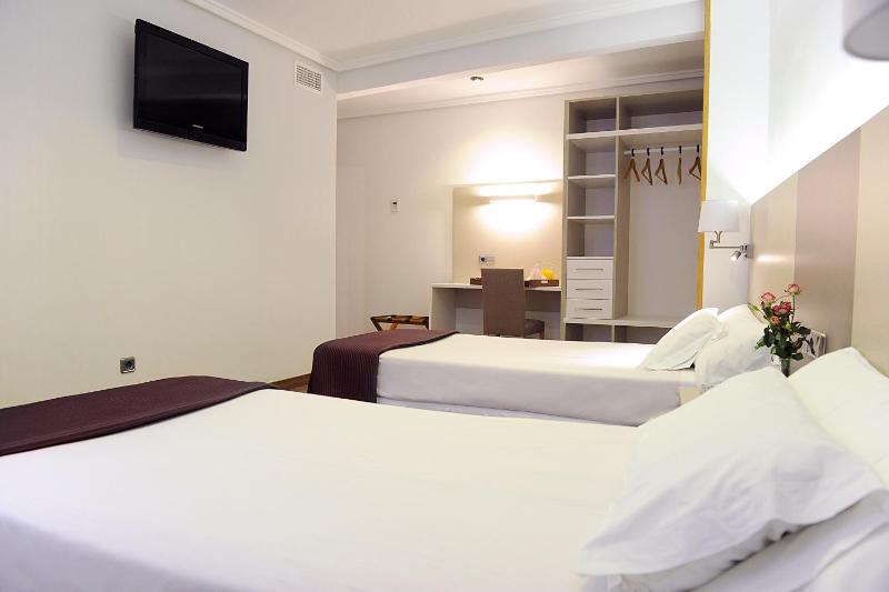 Classic Triple Room image 1
