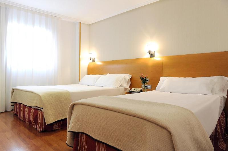 Double Room with Extra Bed image 1
