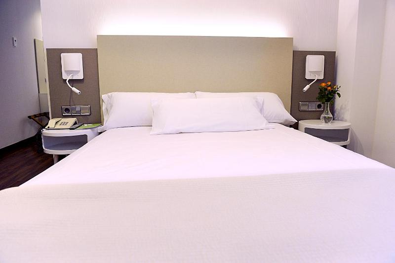 Classic Triple Room image 3