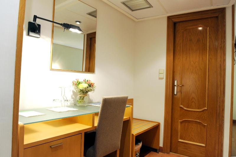 Double Room with Extra Bed image 2