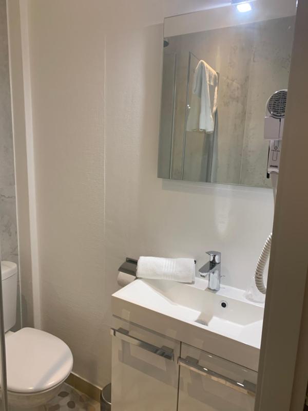 Single Room image 3