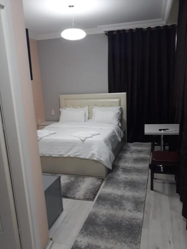 Double Room with Balcony image 3