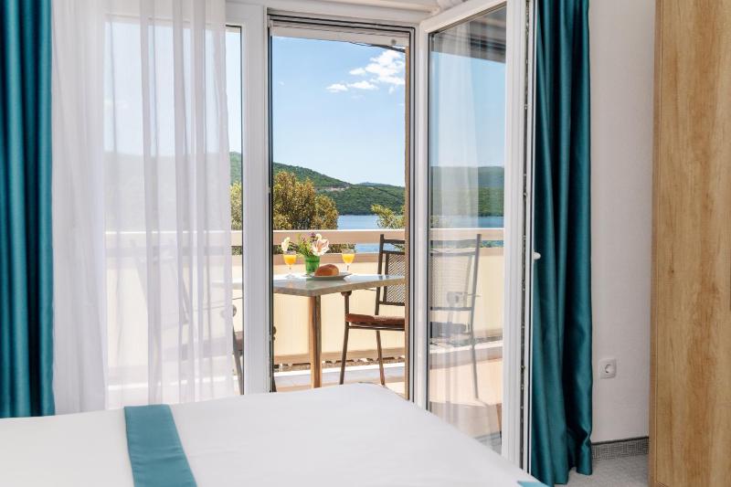 Single Room with Sea View image 4