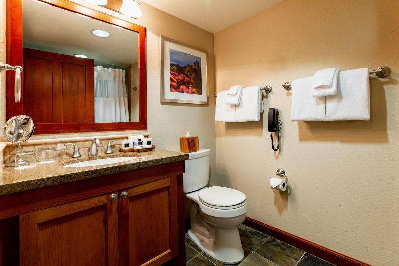 Deluxe King Room Valley View image 1
