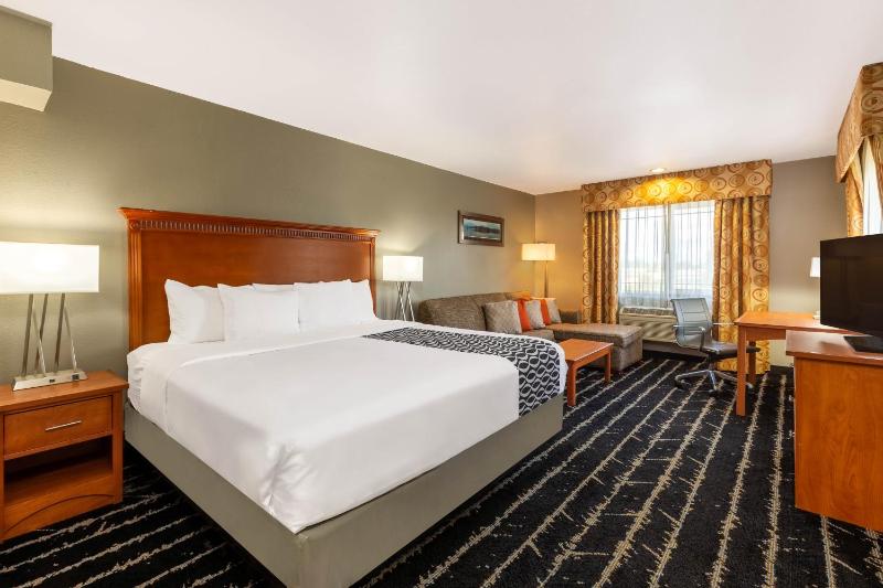 Executive King Room - Non-Smoking image 2