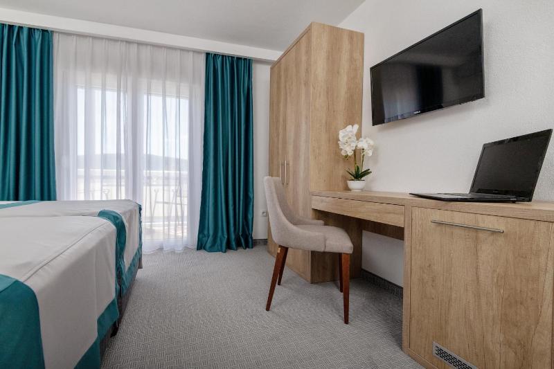 Single Room with Sea View image 1