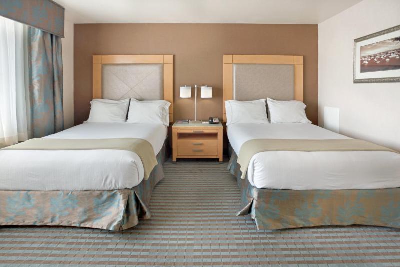 Double Room with Two Double Beds image 3