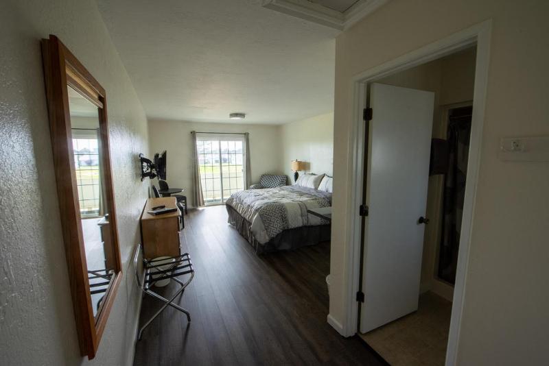 King Bed - Upper Floor with Balcony (No Pets) image 1