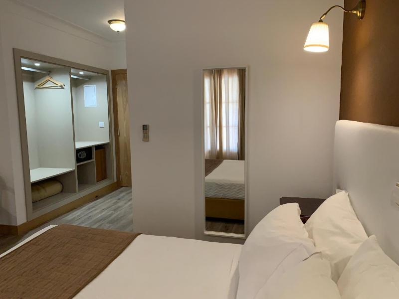 Family Room (2 adults + 2 children ) image 2