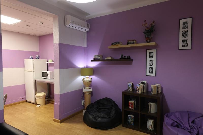 Twin Room with Shared Bathroom image 4