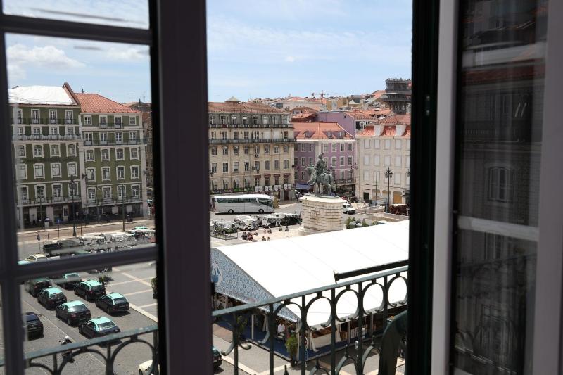 Family Suite (5 Adults) image 2