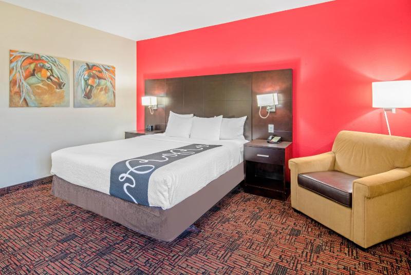 King Room with Mobility/Hearing Impaired Access - Non-Smoking image 2