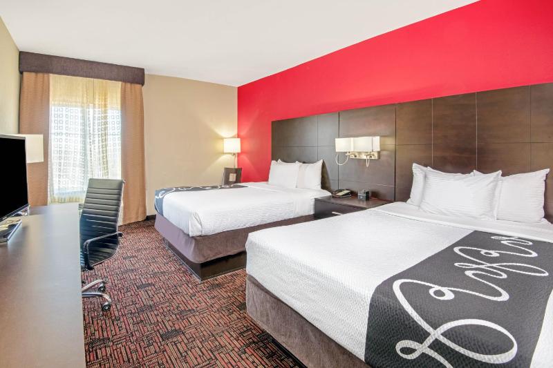 2 Queen Beds, Mobility/Hearing Impaired Accessible Room, Non-Smoking image 2
