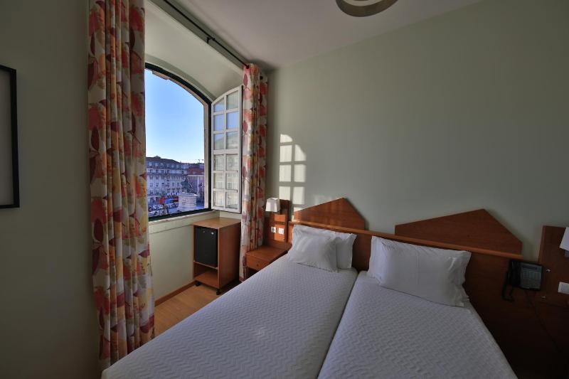 Double or Twin Room with Private Bathroom image 1