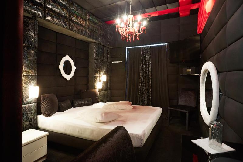 Deluxe Double Room image 3