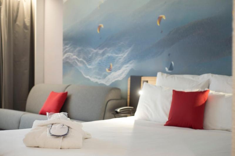 Superior Queen Room with Sofa Bed image 2