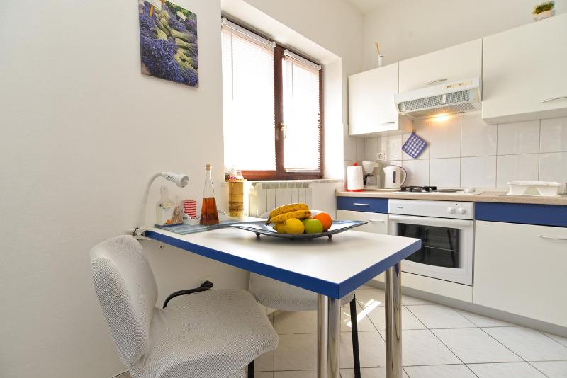 Studio Apartment image 2