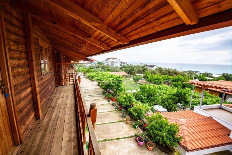 One-Bedroom Apartment with Sea View image 3