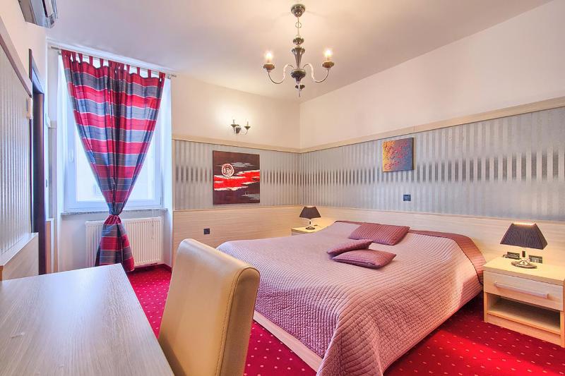 Deluxe Double Room image 4