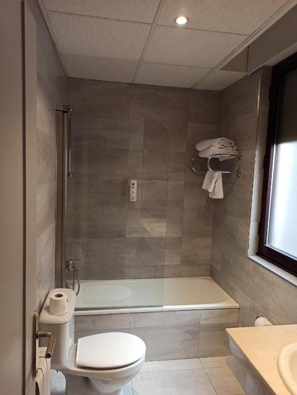 Double Room image 3
