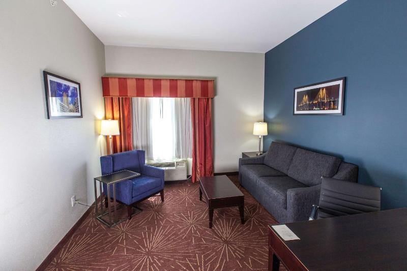 Deluxe King Room image 2