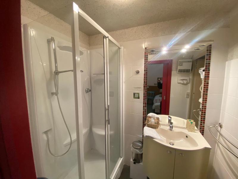 Twin Room image 4