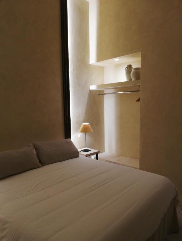 Double Room with Pool View image 4