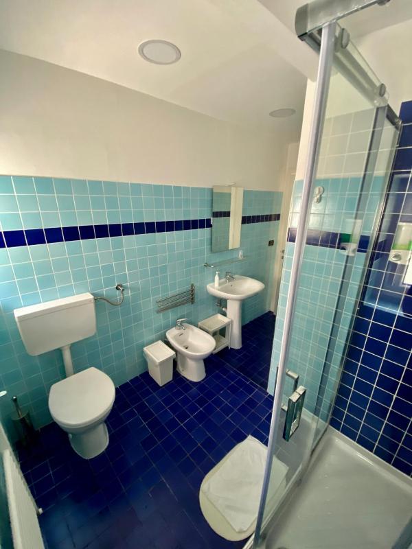 Double Room with Private Bathroom image 4